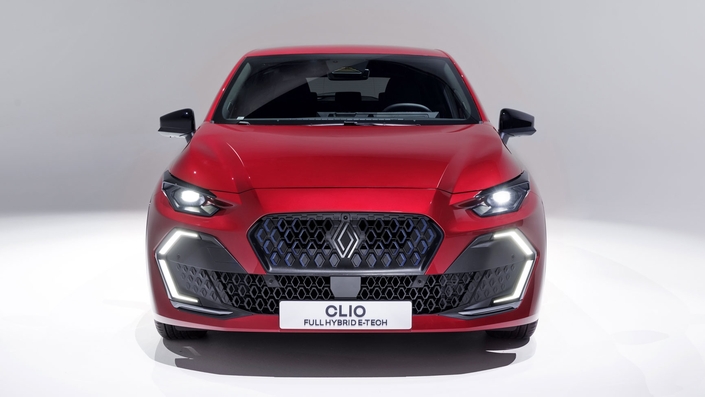 En proposant une nouvelle génération de la Renault Clio, la marque au losange mise sur l’attrait de la nouveauté pour maintenir les ventes à un haut niveau. À l’instar du futur SUV Renault Captur 3, la sixième génération de Clio est faite pour durer, grâce en partie à de nouvelles motorisations plus efficientes. © Renault