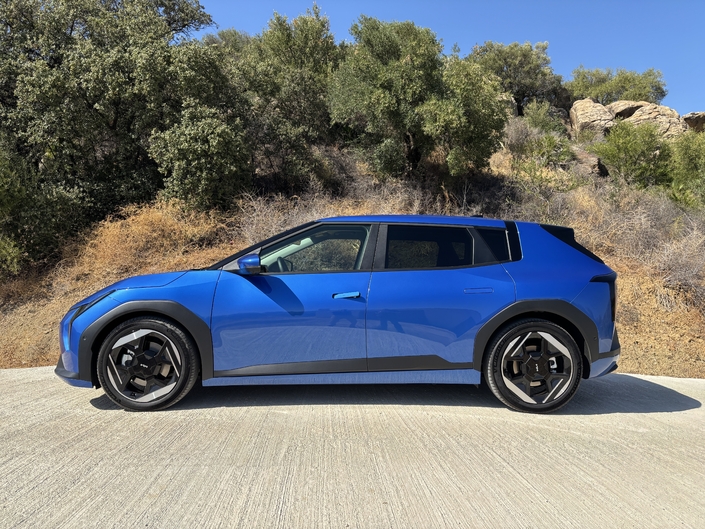La nouvelle Kia EV4 risque de faire très mal aux Peugeot e-308 et Renault Mégane !