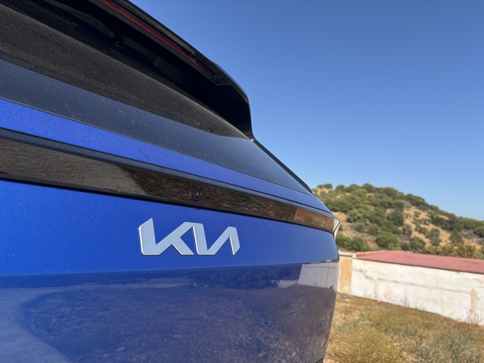 La nouvelle Kia EV4 risque de faire très mal aux Peugeot e-308 et Renault Mégane !
