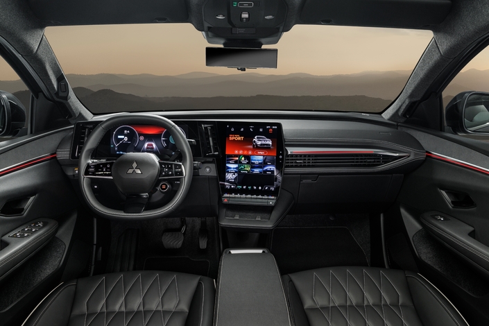 Le Mitsubishi reprend l'aménagement intérieur du Scénic.