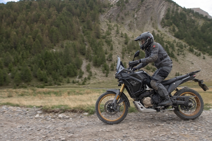 La Voge 800 DS Rally est au niveau de la Yamaha Ténéré, tout en étant mieux équipée et beaucoup moins chère