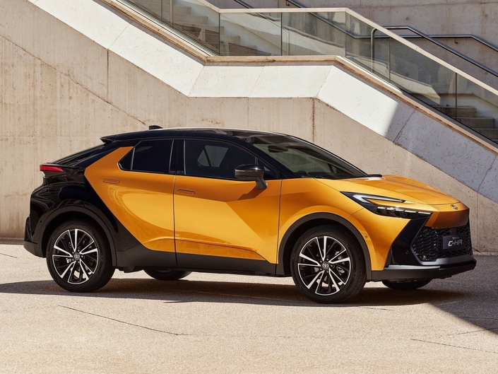 Le stand Toyota au salon de Lyon : entre passé et présent, un slogan