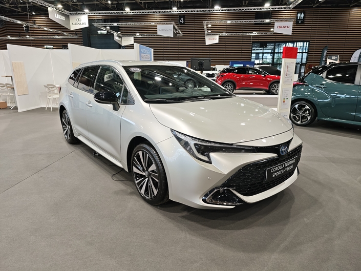 Le stand Toyota au salon de Lyon : entre passé et présent, un slogan