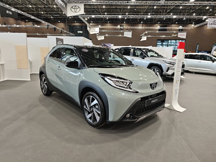Le stand Toyota au salon de Lyon : entre passé et présent, un slogan