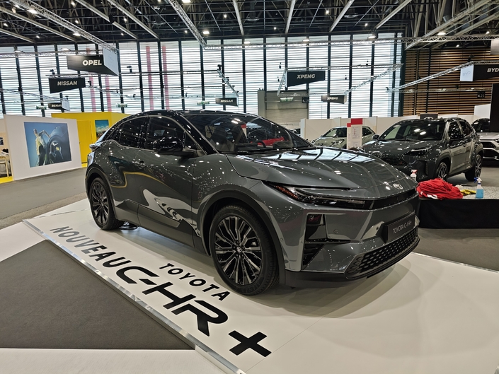 Le stand Toyota au salon de Lyon : entre passé et présent, un slogan