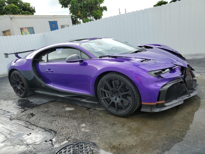 Qui veut une Chiron Pur Sport accidentée ?