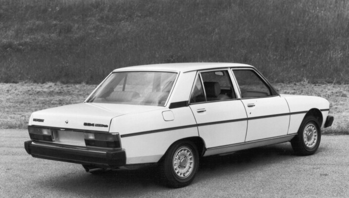En juillet 1980, la Peugeot 604 D-turbo Grand Confort est renommée SRD Turbo. La technique ne change pas, mais les jantes en alliage seront montées en série en 1982.