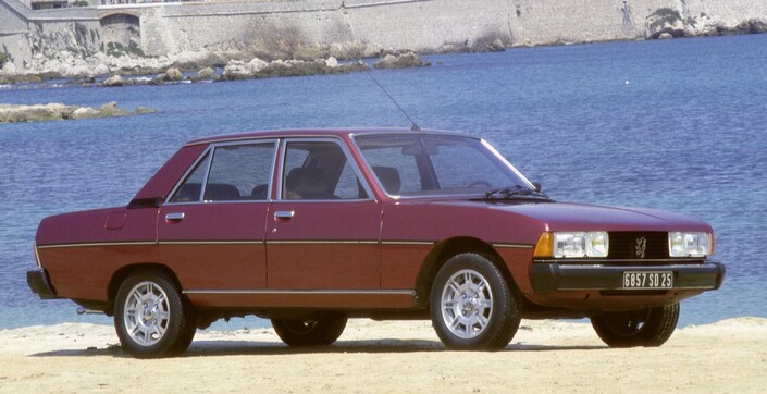En fin de carrière, les Peugeot 604 GTI et GTD Turbo ont exactement la même présentation, signalée par de très esthétiques jantes en alliage léger.