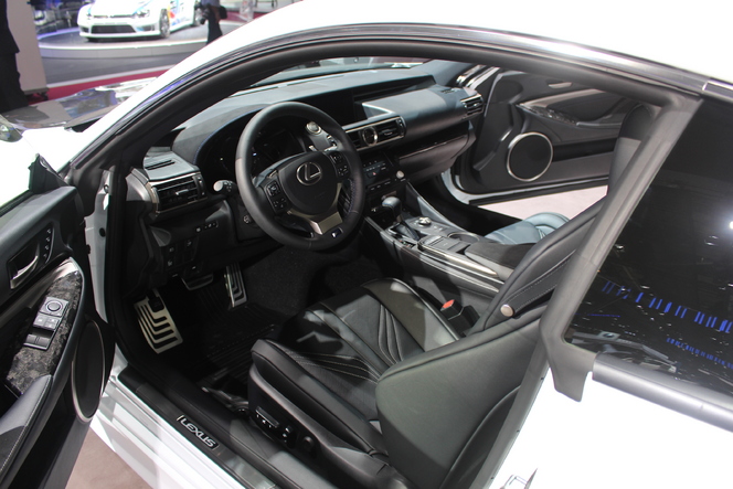 Lexus RC 300 h : soft - En direct du salon de Paris 2014