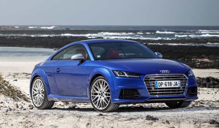 S'il ressemble beaucoup à son prédécesseur 8J, l'Audi TTS 8S, révélé en 2014, bénéficie d'une toute nouvelle plate-forme, la MQB-A, plus légère et rigide.