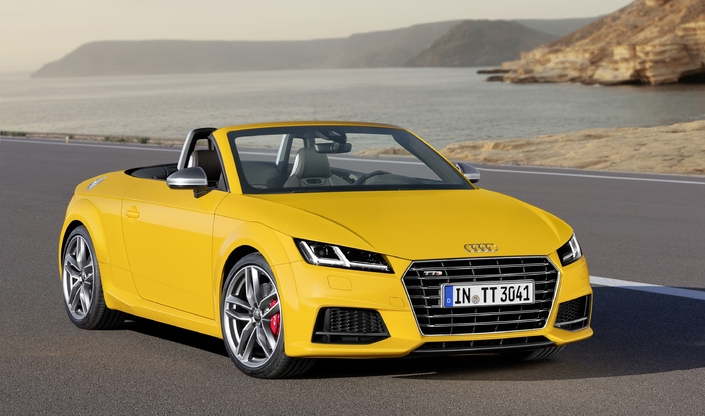 En 2015, l'Audi TTS bénéficie d'une version Roadster, qui a le bon goût de conserver une capote.