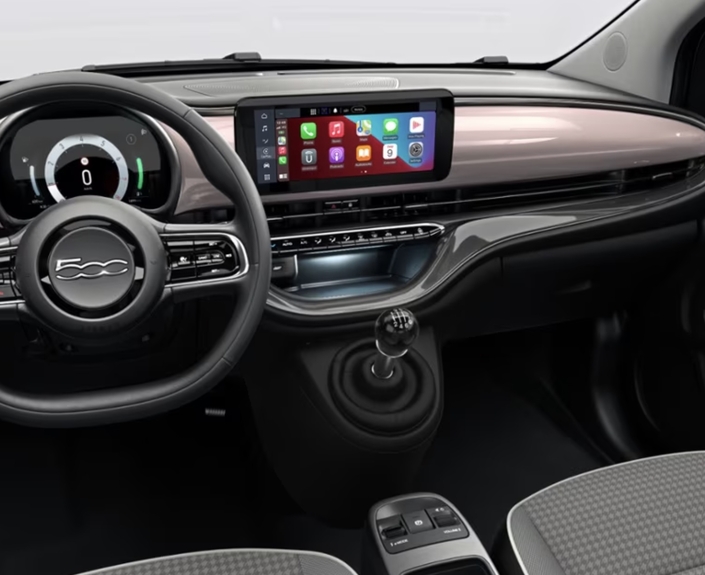 Voilà l'intérieur de la nouvelle 500 Hybrid en Italie dans sa finition de lancement Torino.