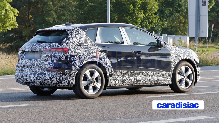 Afin de donner toutes les chances aux modèles électriques de poursuivre leur carrière dans les meilleures conditions, le groupe Volkswagen fait évoluer sa plateforme MEB. L’Audi Q4 e-tron profitera de cette évolution technique et devrait adopter également des batteries à la chimie LFP, les motorisations actuelles devraient être conservées.
