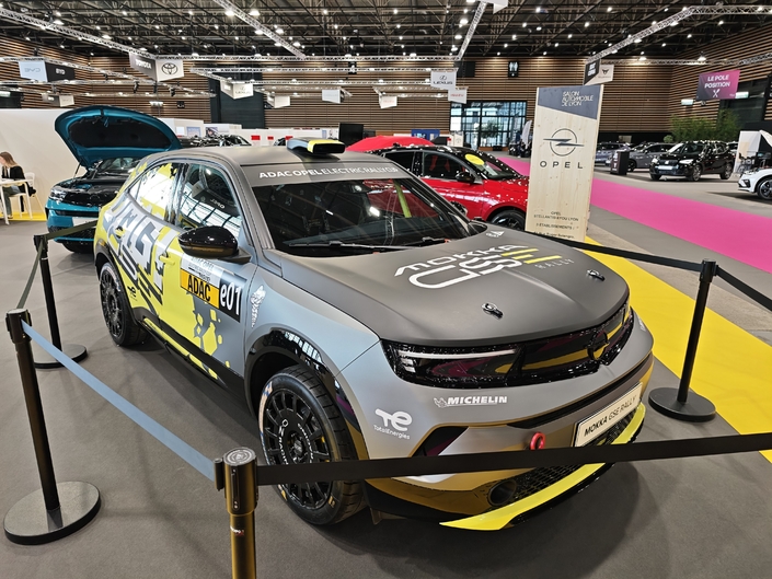Le stand Opel au Salon de Lyon 2025 : un concept électrique sportif en vedette
