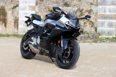 A moins de 8 000 €, la CF Moto 675 SR-R est-elle à la hauteur des standards européens ?