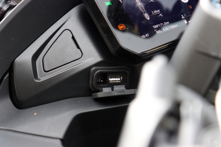 A moins de 8 000 €, la CF Moto 675 SR-R est-elle à la hauteur des standards européens ?