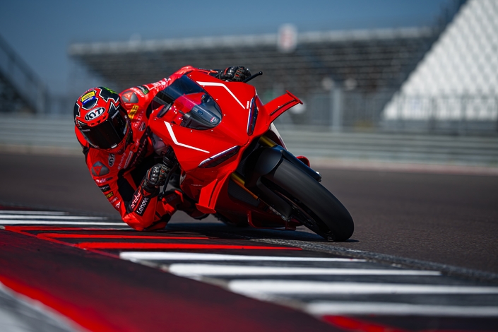 La nouvelle Ducati Panigale V4 R reste l'arme ultime pour briller en piste
