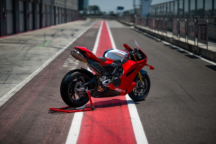 La nouvelle Ducati Panigale V4 R reste l'arme ultime pour briller en piste
