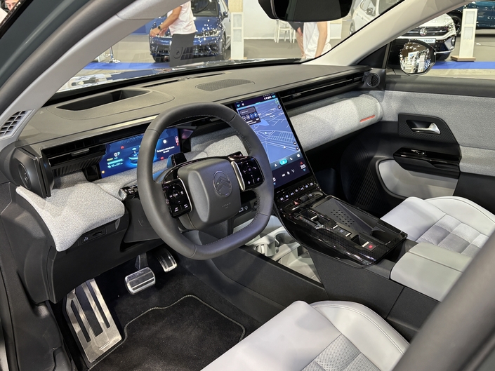 Au salon de Lyon, le Citroën C5 Aircross fait sa révolution