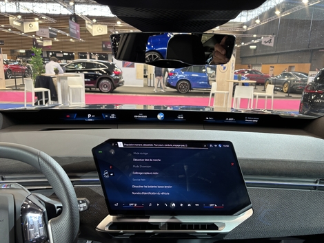 Le "Panoramic iDrive » bien lisible.