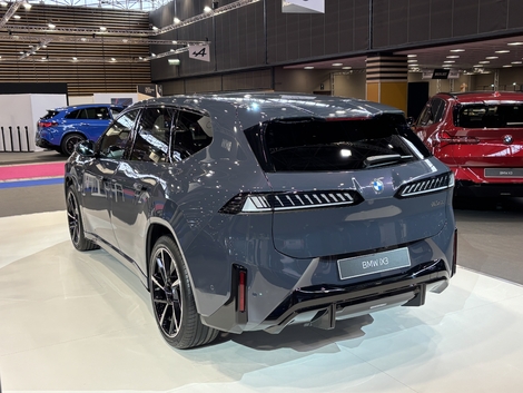 Grâce à l’architecture 800 volts, le SUV peut recevoir des pics de puissance allant jusqu’à 400 kW (DC) sur une borne rapide, c'est l'une des plus performantes à l'heure actuelle.