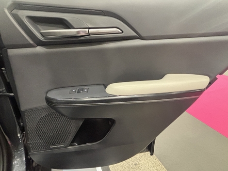 Les bacs de portes arrière trop petits : une habitude chez Kia.