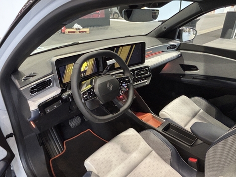 La voiture de l'année 2025, la Renault R5 E-Tech a fait le déplacement au salon de Lyon