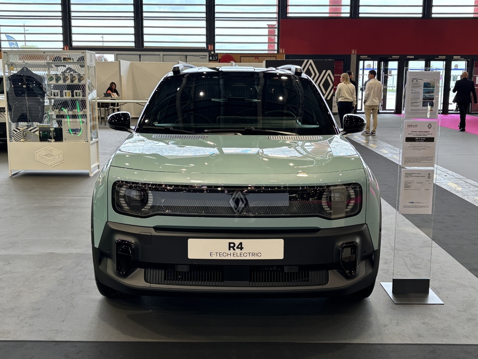 Renault R4 Technology Au salon de Lyon, la Renault R4 E-Tech fait sa star