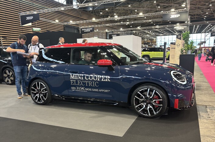 Mini a fait le déplacement avec une magnifique version JCW électrique. Son prix a de quoi faire peur avec plus de 46 000 €, mais la marque est bien placée en location.
