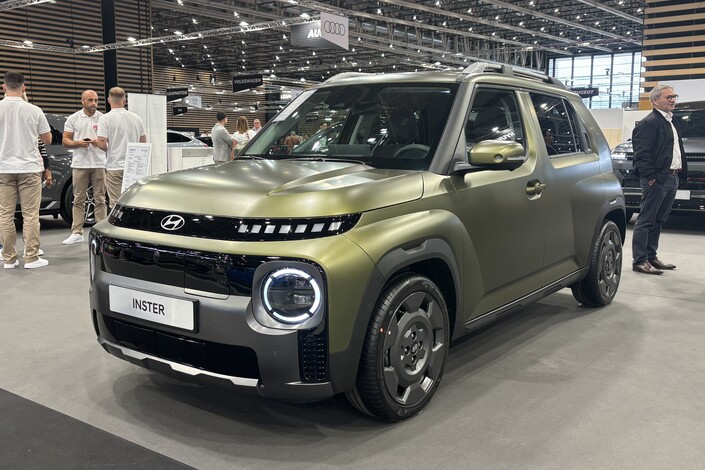 Avec ses 3,82 m de long, la petite Hyundai Inster est une véritable citadine. Uniquement électrique, elle peut parcourir entre 327 et 370 km pour un prix de départ de 25 000 €.