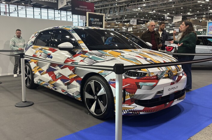 Voici la Volkswagen ID. Polo, la future citadine électrique prévue l'année prochaine. Les informations la concernant sont encore maigres, mais elle devrait débuter à 25 000 € et pourrait parcourir 400 km environ.