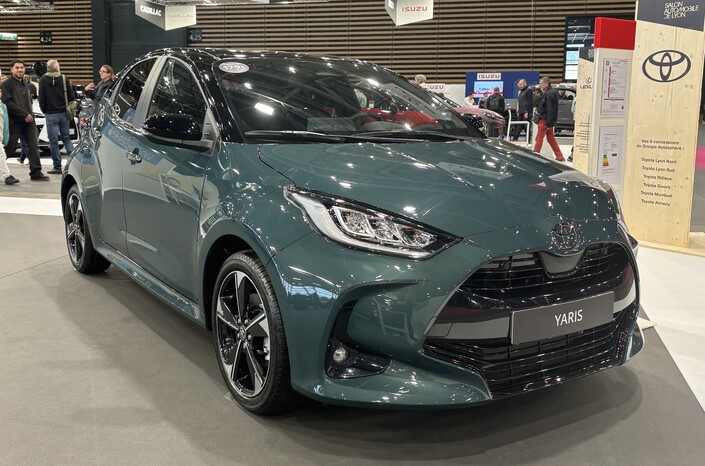 Sa motorisation hybride permet à la Toyota Yaris de descendre à 4 l/100 km en ville. Ce n'est pas le seul avantage puisque la Yaris profite d'une bonne fiabilité et d'une bonne valeur résiduelle.