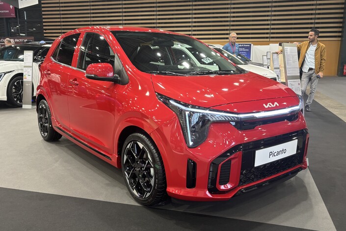 Fraîchement restylée, la Kia Picanto est une petite auto avec seulement 3,60 m de long. Son prix de départ est intéressant : 16 990 €.