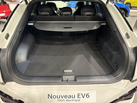 Avec 520 dm3, le coffre s'avère correct, d'autant qu'il est secondé par un "frunk".
