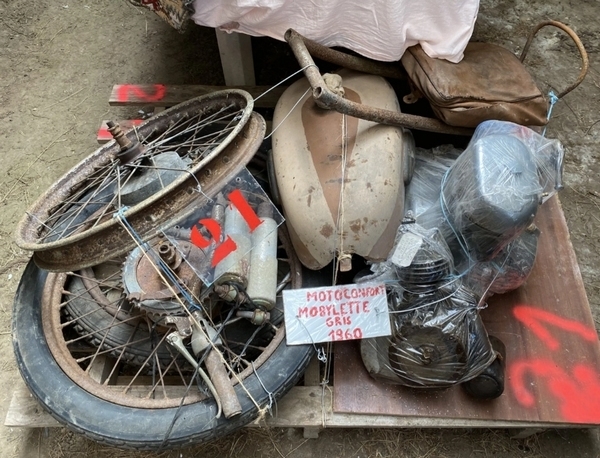 Lot de pièces Motobécane (lot n° 33)