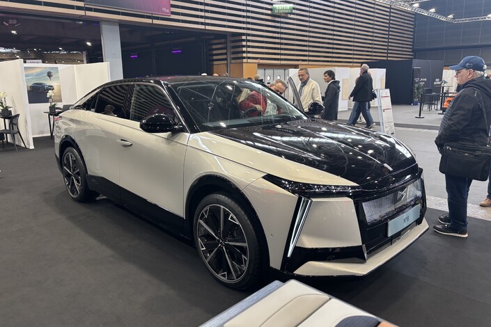 C'est le fleuron de la gamme DS. La N°8 espère inquiéter notamment l'Audi Q6 e-tron et le Lexus RZ. Ce crossover offre beaucoup d'espace et une belle autonomie de 750 km à condition de choisir la grande batterie. Les prix ne sont pas encore communiqués, mais devraient débuter vers 55 000 €.
