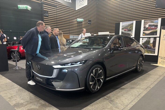 La Mazda 6 e n'est pas totalement japonaise puisque sa plateforme provient du Chinois Changan. Au menu de cette berline : deux batteries offrant 479 et 552 km et deux moteurs de 245 et 258 ch. Des chiffres intéressants lorsque l'on connaît son prix : à partir de 42 900 €.