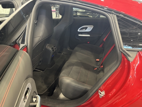 Mercedes CLA, la berline électrique nouvelle génération - En direct du salon de Lyon