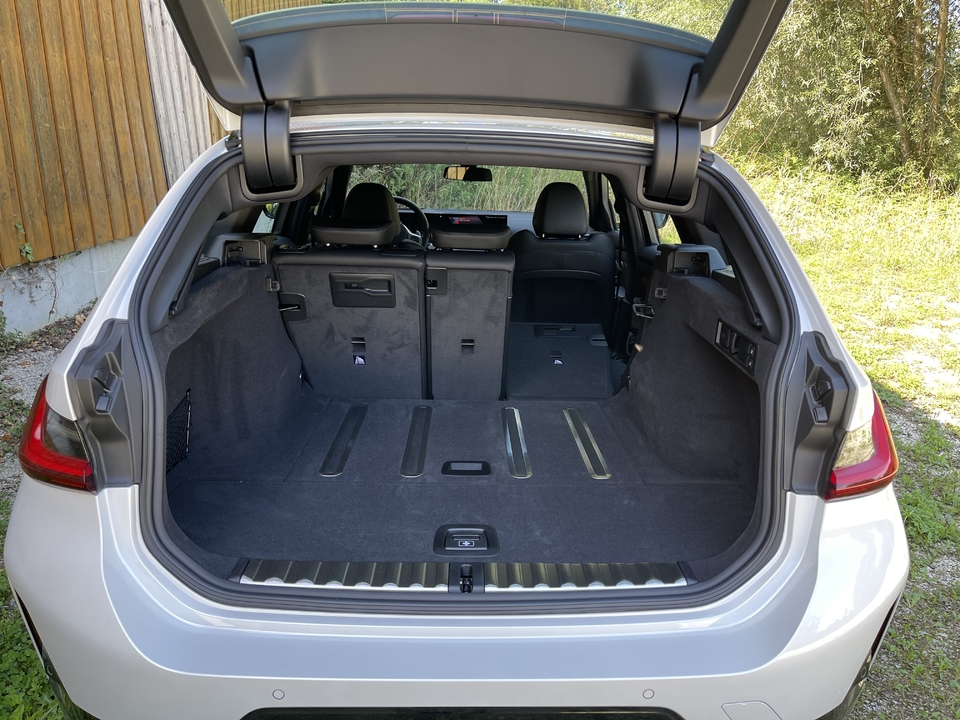 Essai vidéo - BMW Série 3 Touring restylée (2022) : la tablette ne fait ...