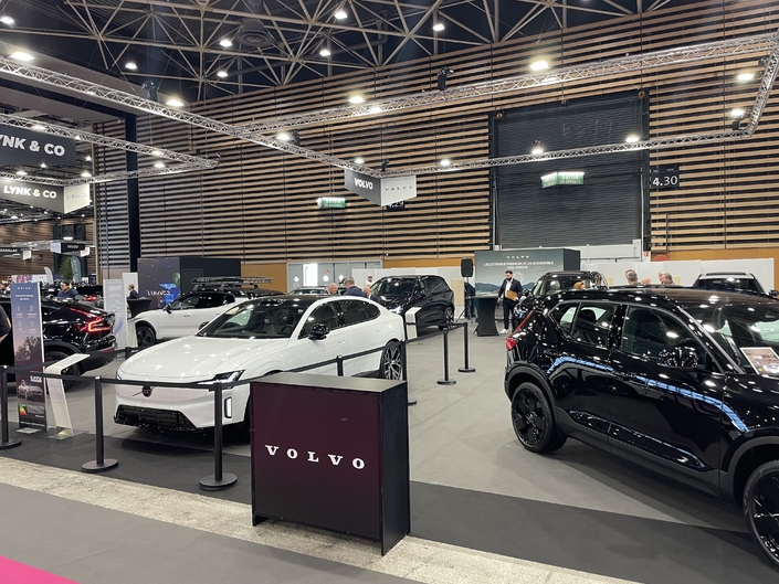 En blanc, l’ES 90, nouvelle berline électrique de Volvo.