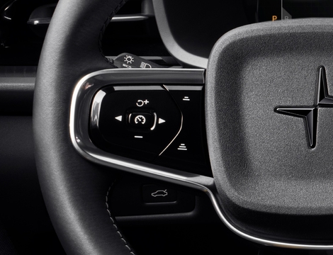 La Polestar 2 arrive tard mais avance de sacrés arguments