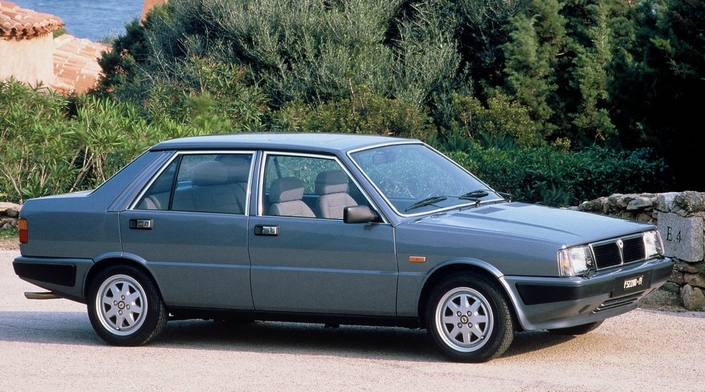 Plutôt élégamment dessinée par Giugiaro, la Lancia Prisma a connu son petit succès. Ici, en 1983.