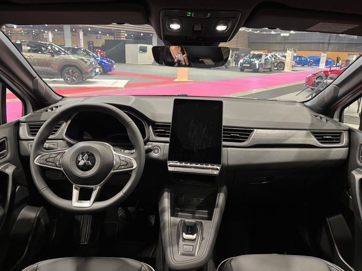 Le Mitsubishi Grandis est-il un meilleur plan que son clone Renault Symbioz ?