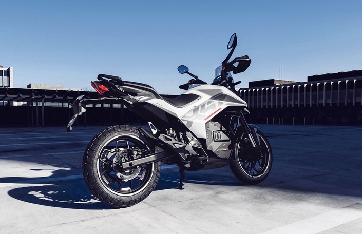 Ultraviolette se lance dans le trail avec une moto électrique bardée de technologies de pointe