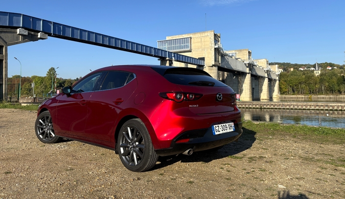 La Mazda 3 défie les mini-moteurs turbo avec un maous 2.5 essence !