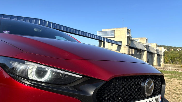 La Mazda 3 défie les mini-moteurs turbo avec un maous 2.5 essence !