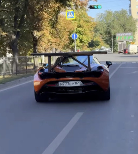 Tracter avec un aileron de McLaren, c’est une mauvaise idée