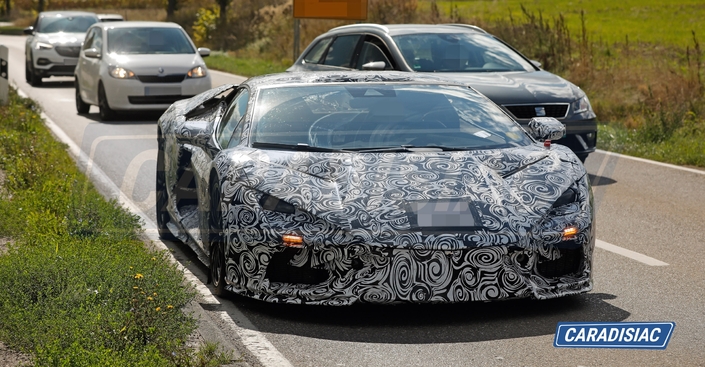 Scoop – Lamborghini Aventador : la remplaçante de l’Aventador prend la pose