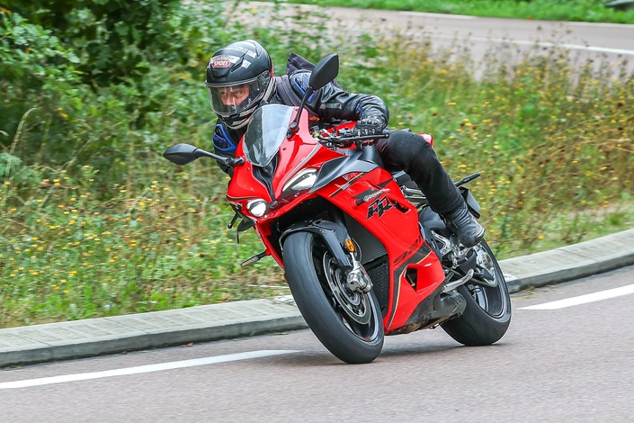 Avec la QJ Motor SRK 921 RR, on a l'impression d'avoir une MV Agusta à 13 499 €, mais cela donne quoi ? 