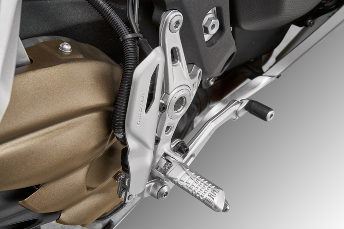 Avec la QJ Motor SRK 921 RR, on a l'impression d'avoir une MV Agusta à 13 499 €, mais cela donne quoi ? 